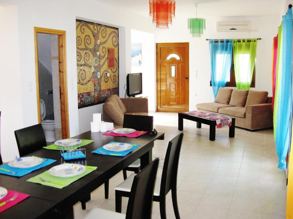 Vrisi Apartments & Villa Pitsidia Habitación foto